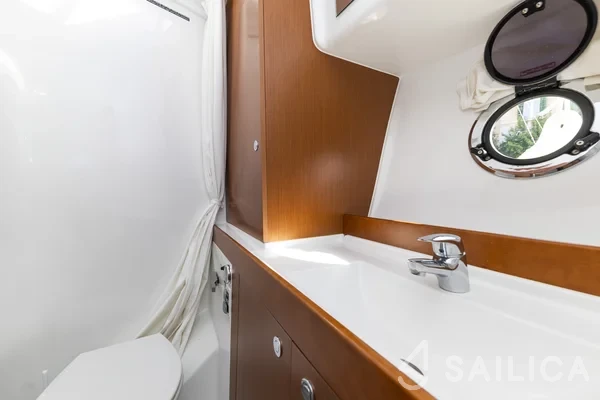 Swift Trawler 34 Fly - Yacht Charter Sailica