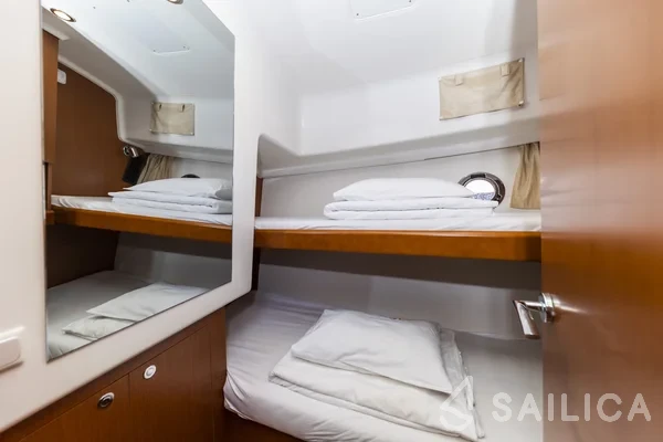 Swift Trawler 34 Fly - Yacht Charter Sailica