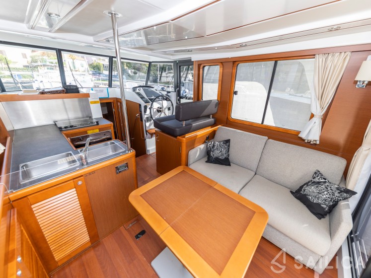 Swift Trawler 34 Fly - Yacht Charter Sailica