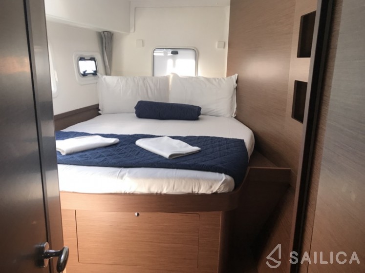 Lagoon 42 - Yacht Charter Sailica