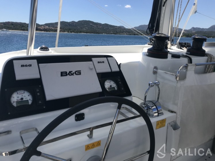 Lagoon 42 - Yacht Charter Sailica