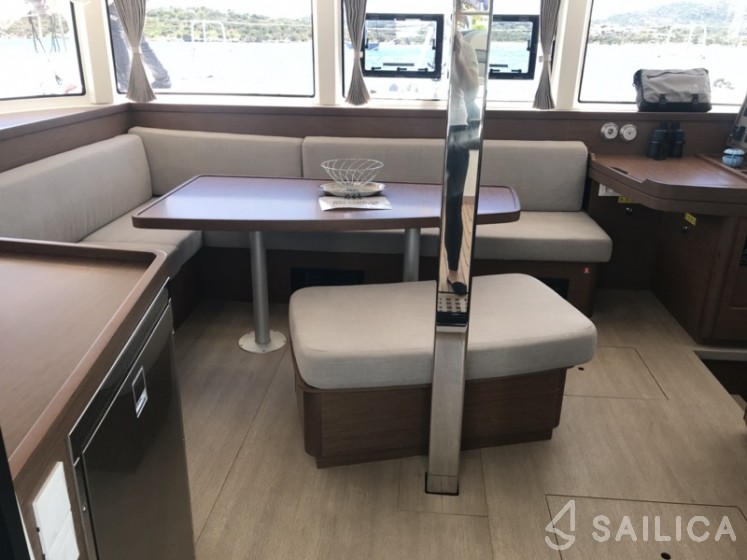 Lagoon 42 - Yacht Charter Sailica
