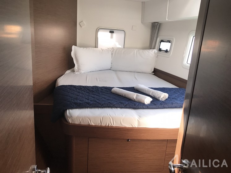 Lagoon 42 - Yacht Charter Sailica