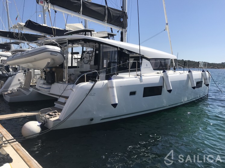 Lagoon 42 - Yacht Charter Sailica