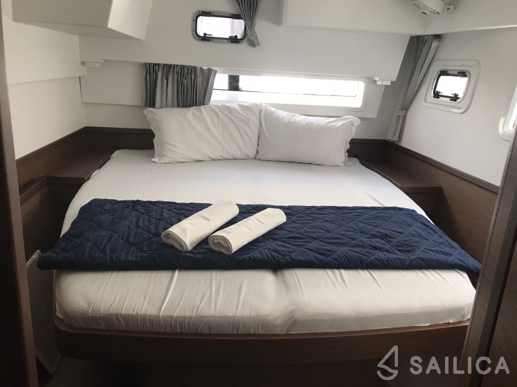 Lagoon 42 - Yacht Charter Sailica