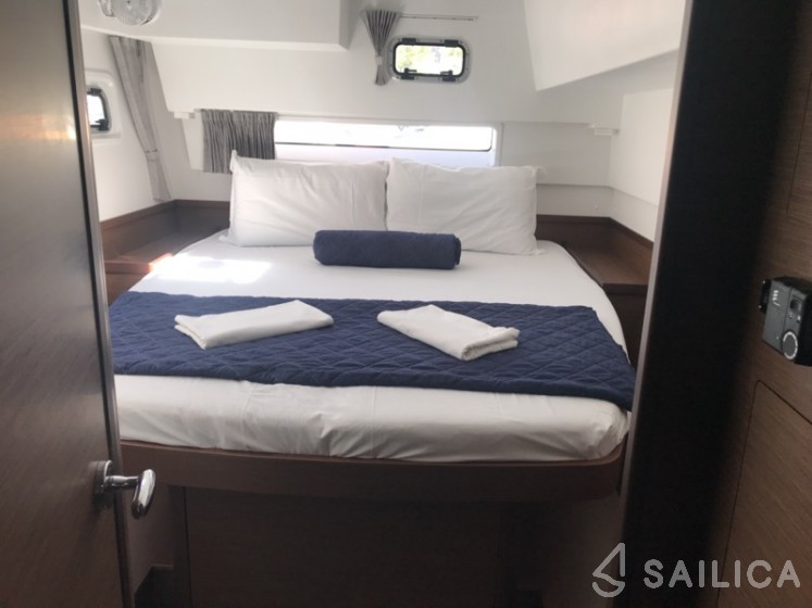 Lagoon 42 - Yacht Charter Sailica
