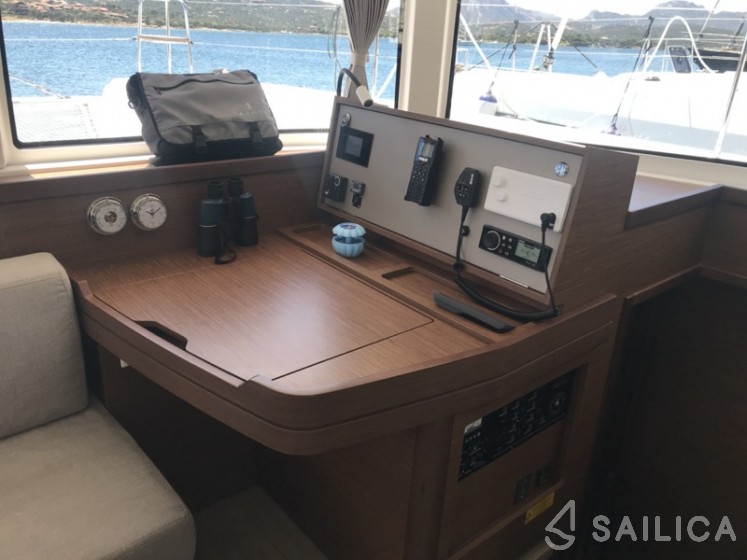 Lagoon 42 - Yacht Charter Sailica