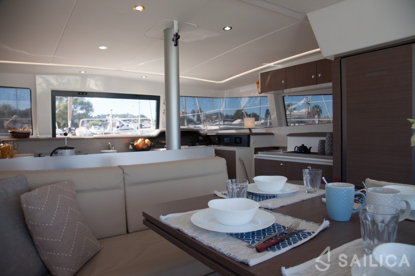Bali 4.1 - Yacht Charter Sailica