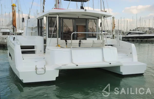 Bali 4.1 - Yacht Charter Sailica