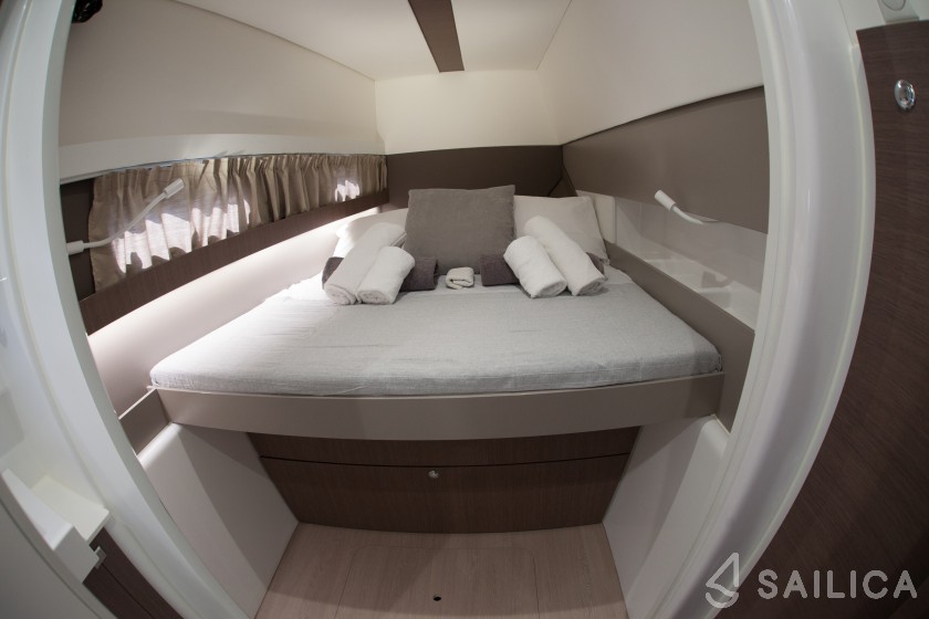 Bali 4.1 - Yacht Charter Sailica