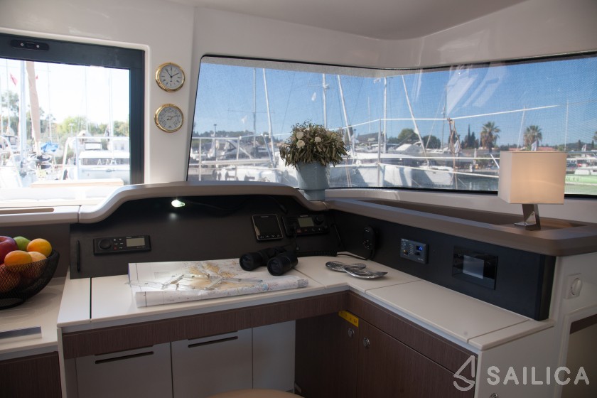 Bali 4.1 - Yacht Charter Sailica