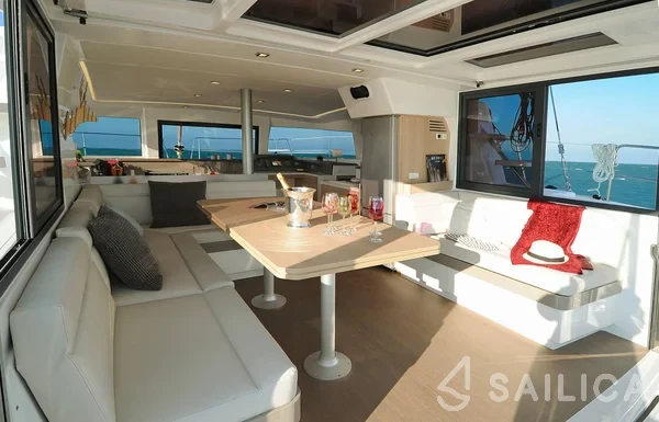 Bali 4.1 - Yacht Charter Sailica