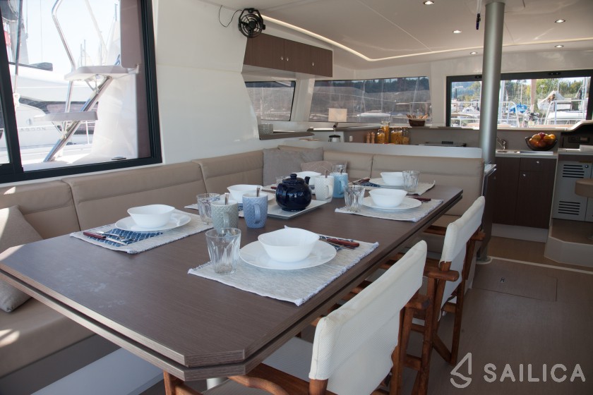 Bali 4.1 - Yacht Charter Sailica