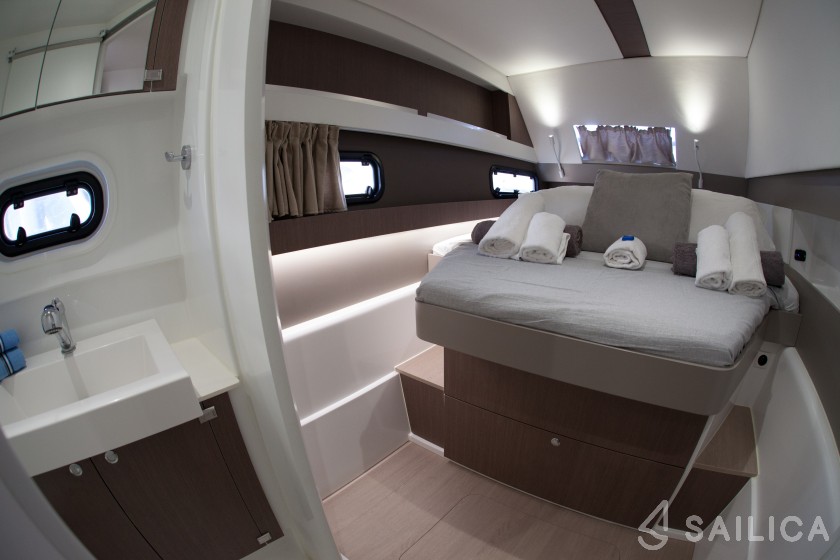 Bali 4.1 - Yacht Charter Sailica