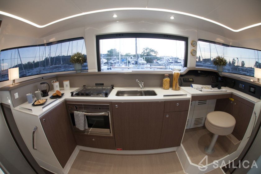 Bali 4.1 - Yacht Charter Sailica