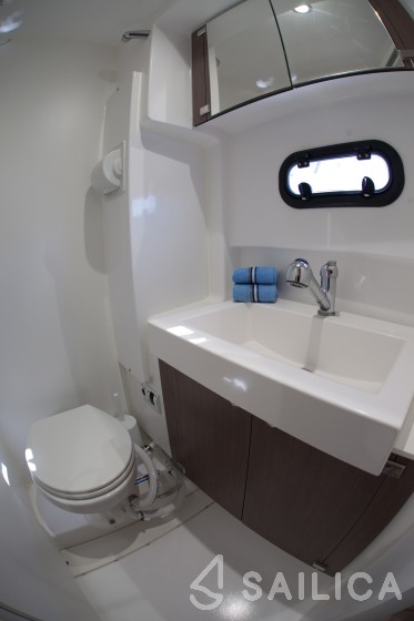 Bali 4.1 - Yacht Charter Sailica