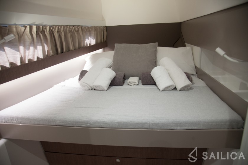 Bali 4.1 - Yacht Charter Sailica