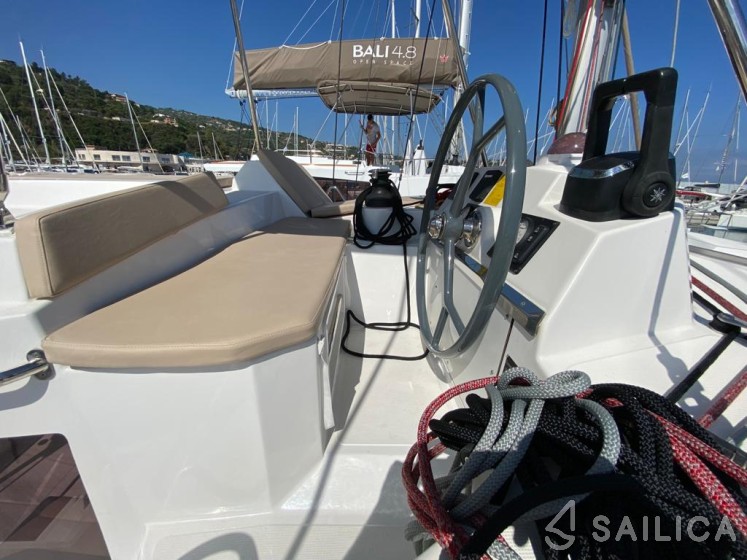 Bali 4.1 - Yacht Charter Sailica
