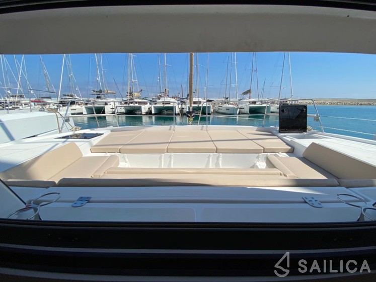 Bali 4.1 - Yacht Charter Sailica