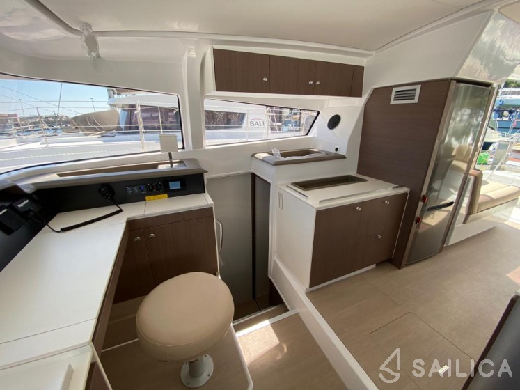 Bali 4.1 - Yacht Charter Sailica