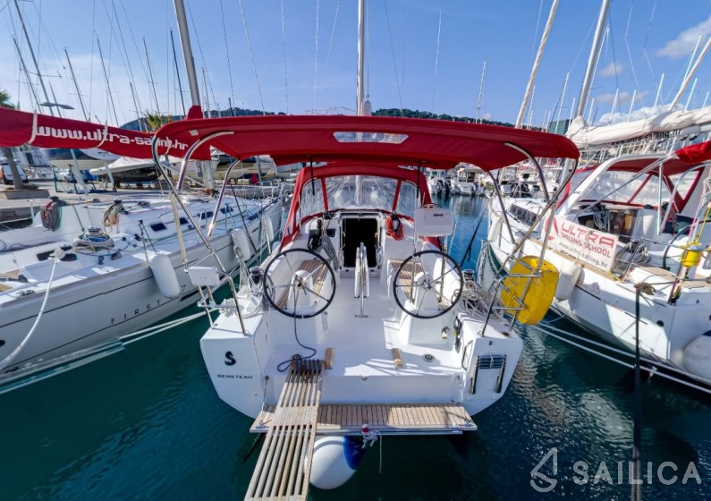 Oceanis 30.1 - Yacht Charter Sailica