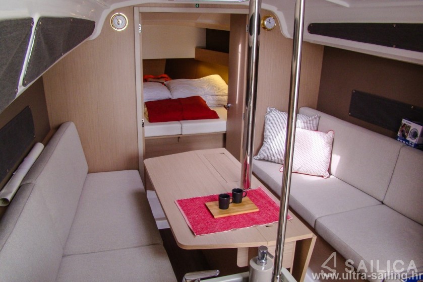 Oceanis 30.1 - Yacht Charter Sailica