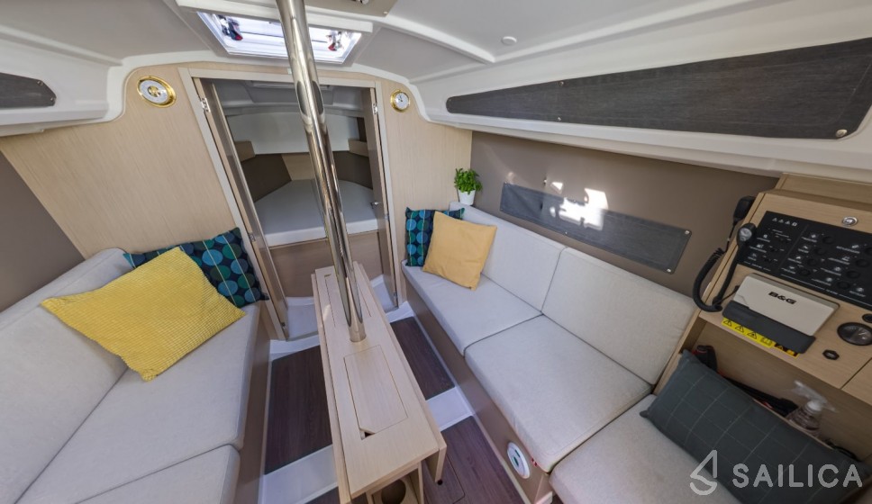 Oceanis 30.1 - Yacht Charter Sailica