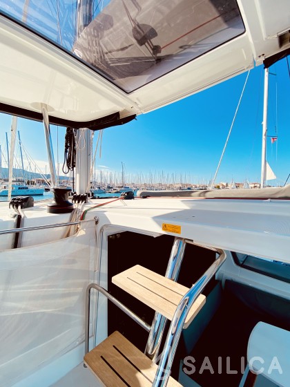 Lagoon 42 - Yacht Charter Sailica