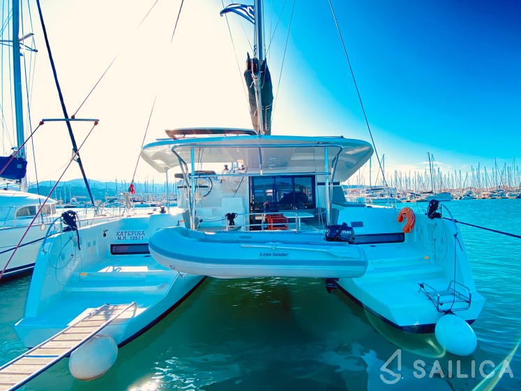 Lagoon 42 - Yacht Charter Sailica
