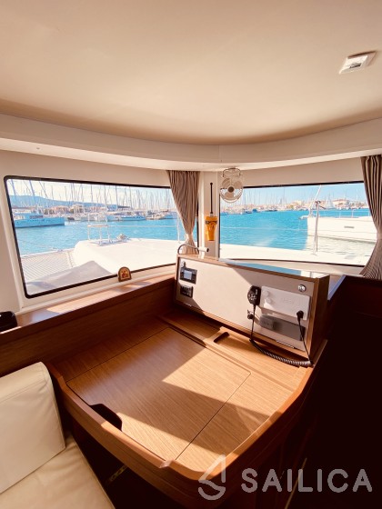 Lagoon 42 - Yacht Charter Sailica
