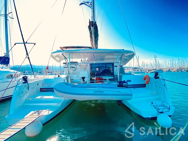 Lagoon 42 - Yacht Charter Sailica