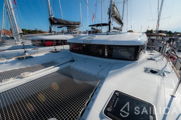 Lagoon 40 - Yacht Charter Sailica