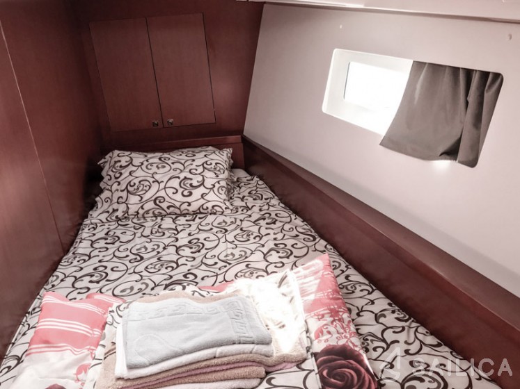Oceanis 45 - Yacht Charter Sailica
