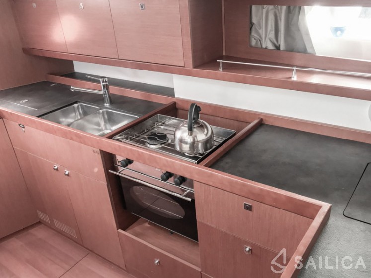 Oceanis 45 - Yacht Charter Sailica