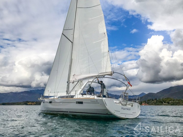 Oceanis 45 - Yacht Charter Sailica