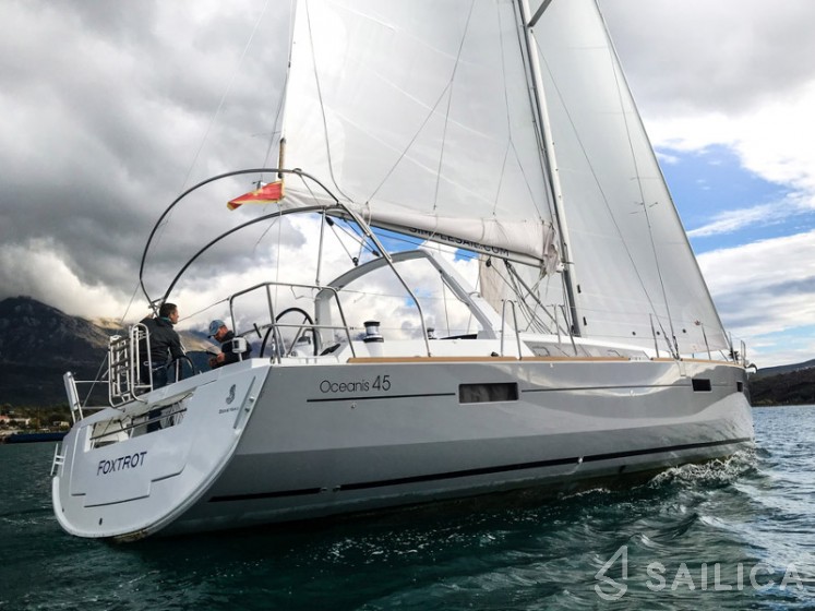 Oceanis 45 - Yacht Charter Sailica