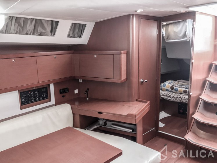 Oceanis 45 - Yacht Charter Sailica