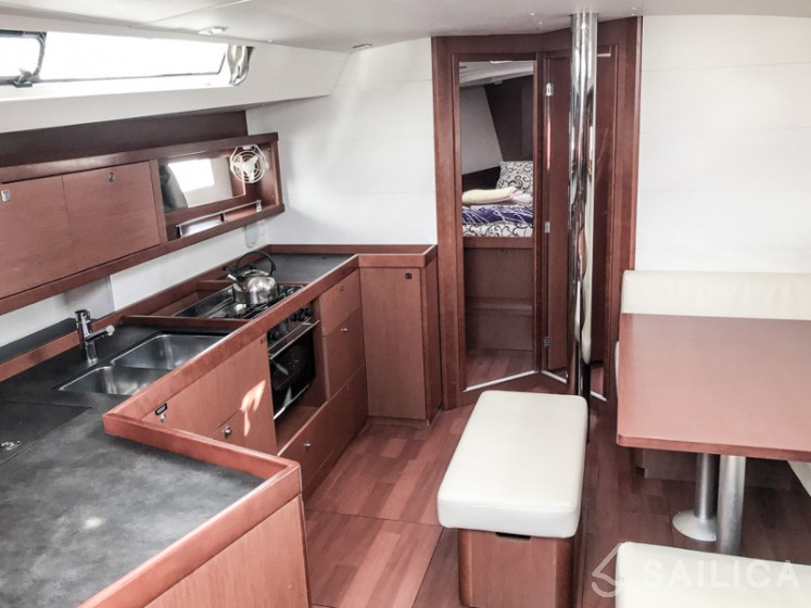 Oceanis 45 - Yacht Charter Sailica