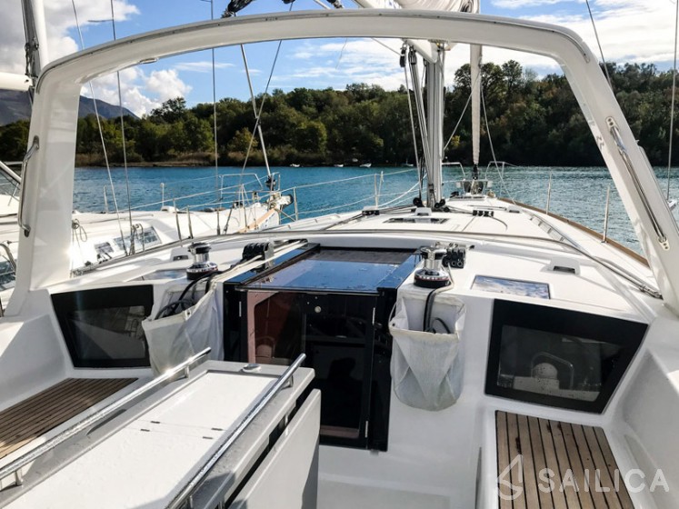 Oceanis 45 - Yacht Charter Sailica