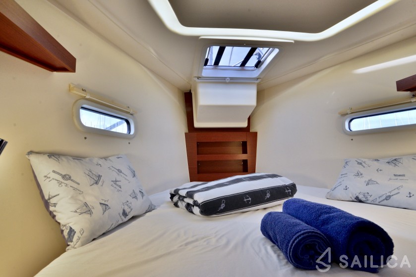 Hanse 388 - Yacht Charter Sailica