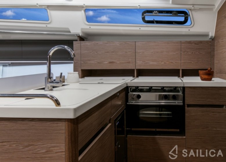 Hanse 388 - Yacht Charter Sailica