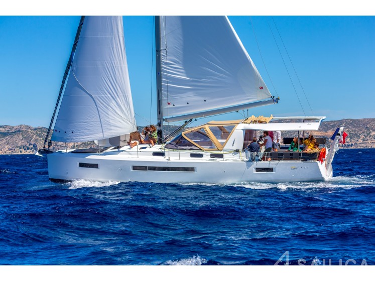 Sun Loft 47 - Yacht Charter Sailica