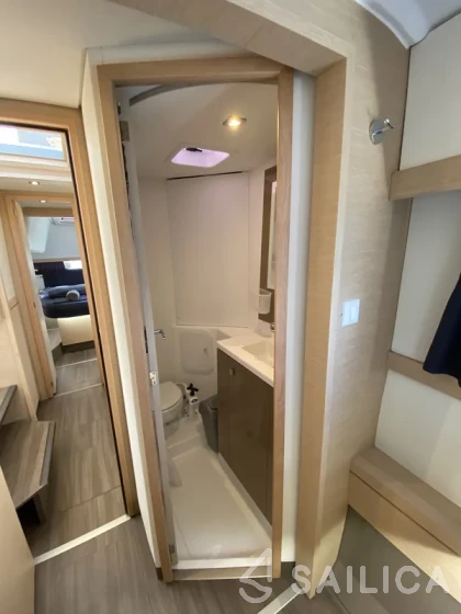 Lucia 40 - Yacht Charter Sailica
