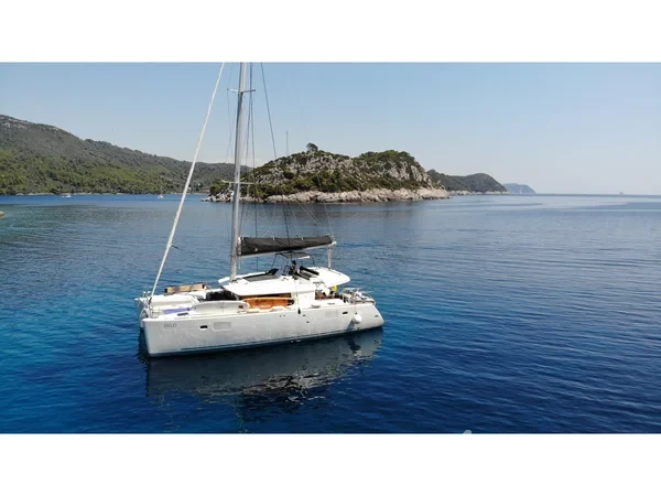 Lagoon 450  Flybridge - Yacht Charter Sailica