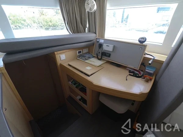 Lagoon 450  Flybridge - Yacht Charter Sailica