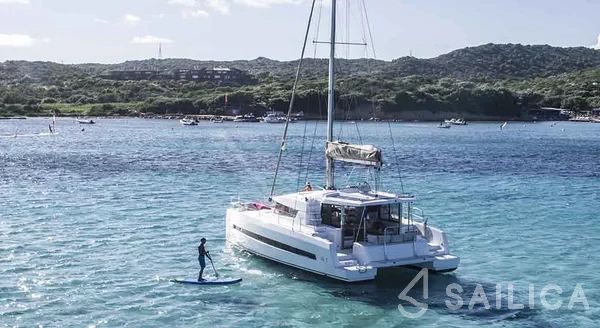 Bali 4.1 - Yacht Charter Sailica