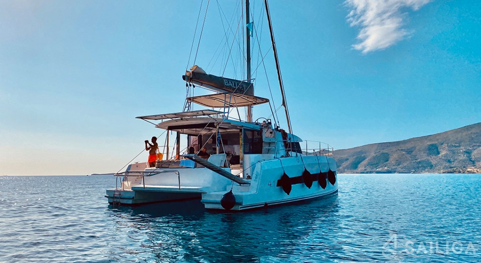 Bali 4.1 - Yacht Charter Sailica