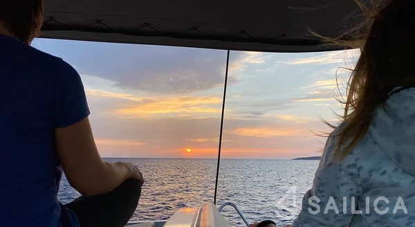 Bali 4.1 - Yacht Charter Sailica