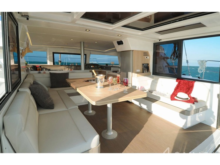 Bali 4.1 - Yacht Charter Sailica