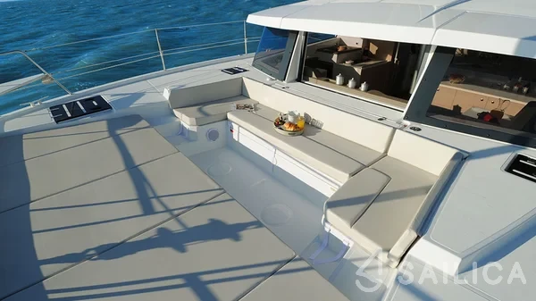 Bali 4.1 - Yacht Charter Sailica